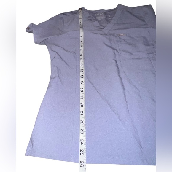 EUC Figs Technical Collection Catarina One Pocket Scrub Top Vapor Blue M - Picture 4 of 9